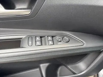 Photo 19 Peugeot 3008  Hybrid 225 e-EAT8 Allure