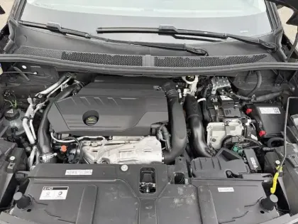 Photo 6 Peugeot 3008  Hybrid 225 e-EAT8 Allure