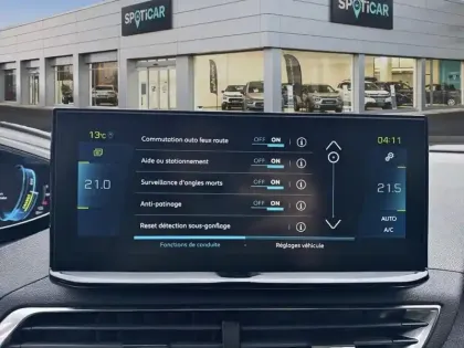 Photo 21 Peugeot 3008  Hybrid 225 e-EAT8 Allure