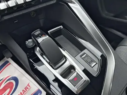 Photo 23 Peugeot 3008  Hybrid 225 e-EAT8 Allure