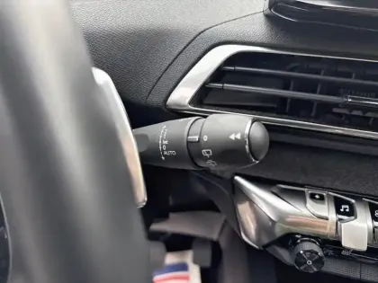 Photo 17 Peugeot 3008  Hybrid 225 e-EAT8 Allure