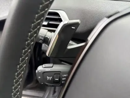 Photo 16 Peugeot 3008  Hybrid 225 e-EAT8 Allure