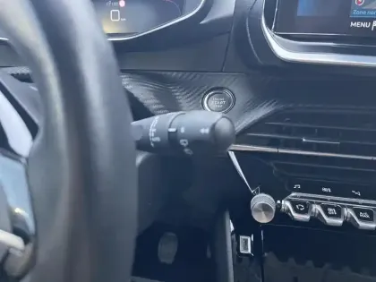 Photo 17 Peugeot 2008  PureTech 130 S&S BVM6 Allure