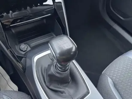 Photo 23 Peugeot 2008  PureTech 130 S&S BVM6 Allure