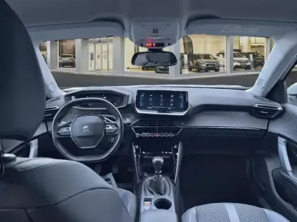 Photo 9 Peugeot 2008  PureTech 130 S&S BVM6 Allure