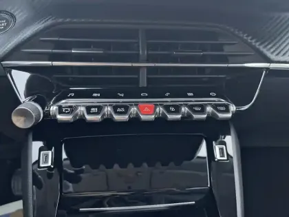 Photo 12 Peugeot 2008  PureTech 130 S&S BVM6 Allure