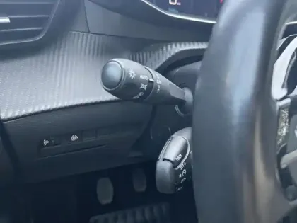 Photo 16 Peugeot 2008  PureTech 130 S&S BVM6 Allure