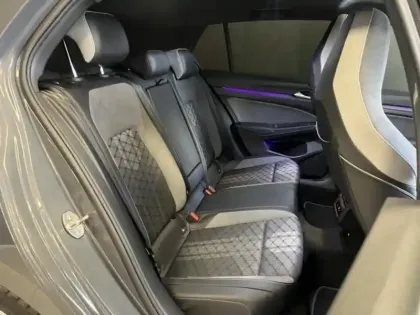 Photo 10 Volkswagen Golf  1.5 eTSI OPF 150ch R-Line DSG7