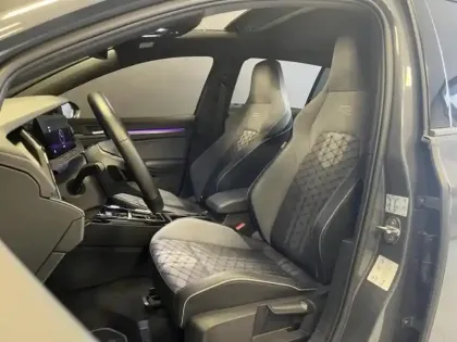 Photo 14 Volkswagen Golf  1.5 eTSI OPF 150ch R-Line DSG7