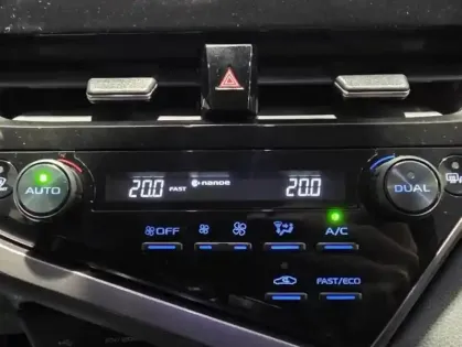 Photo 11 Toyota Camry  Hybride 218ch Design