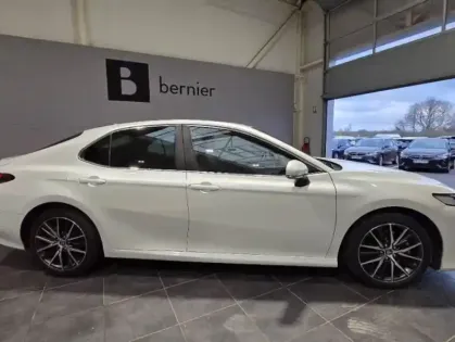 Photo 2 Toyota Camry  Hybride 218ch Design