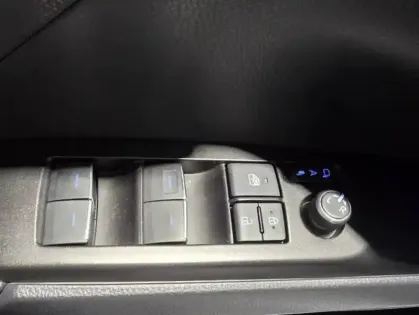 Photo 13 Toyota Camry  Hybride 218ch Design