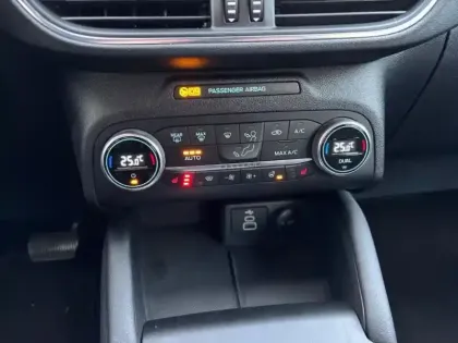 Photo 14 Ford Kuga  2.5 Duratec 190ch FHEV E85 Titanium BVA