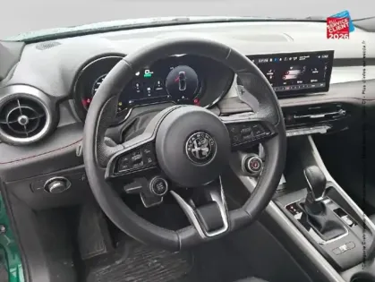 Photo 11 Alfa Romeo Tonale  1.5 Hybrid 160ch Tributo Italiano TCT Sieges chauf/cuir Volant chauf GPS