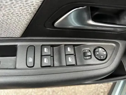 Photo 13 Citroën C4  PureTech 130ch S&S Shine