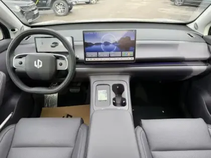 Photo 12 Leapmotor C10  REEV 215ch 28,4 kWh Design MY25