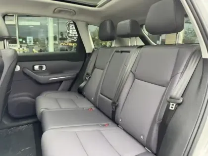 Photo 9 Leapmotor C10  REEV 215ch 28,4 kWh Design MY25