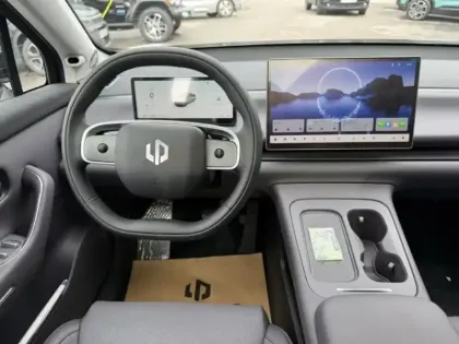 Photo 13 Leapmotor C10  REEV 215ch 28,4 kWh Design MY25