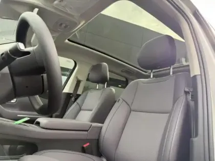 Photo 8 Leapmotor C10  REEV 215ch 28,4 kWh Design MY25