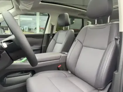 Photo 7 Leapmotor C10  REEV 215ch 28,4 kWh Design MY25