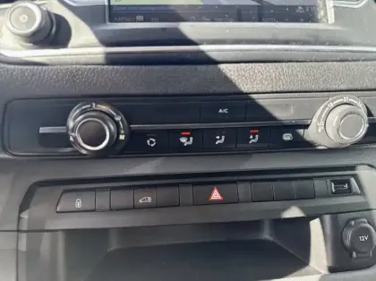 Photo 4 Peugeot Expert Fourgon Fg M 2.0 BlueHDi 180ch S&amp;S Pack Asphalt EAT8