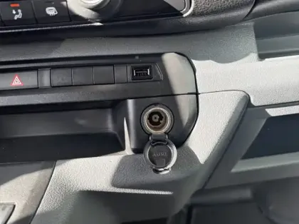 Photo 17 Peugeot Expert Fourgon Fg M 2.0 BlueHDi 180ch S&amp;S Pack Asphalt EAT8