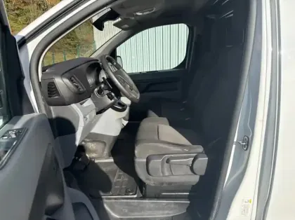 Photo 9 Peugeot Expert Fourgon Fg M 2.0 BlueHDi 180ch S&amp;S Pack Asphalt EAT8