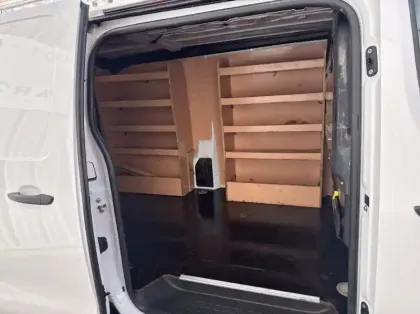 Photo 8 Peugeot Expert Fourgon Fg M 2.0 BlueHDi 180ch S&amp;S Pack Asphalt EAT8