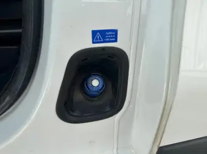 Photo 27 Peugeot Expert Fourgon Fg M 2.0 BlueHDi 180ch S&amp;S Pack Asphalt EAT8