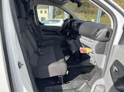 Photo 26 Peugeot Expert Fourgon Fg M 2.0 BlueHDi 180ch S&amp;S Pack Asphalt EAT8