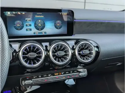 Photo 22 Mercedes Classe A 200 d AMG Line TO SIEGES AVANT CHAUFFANTS CAMERA