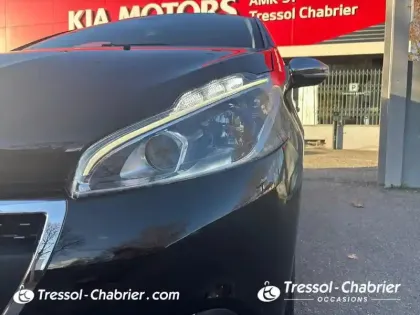 Photo 13 Peugeot 208  PureTech 82ch S&S BVM5 Signature