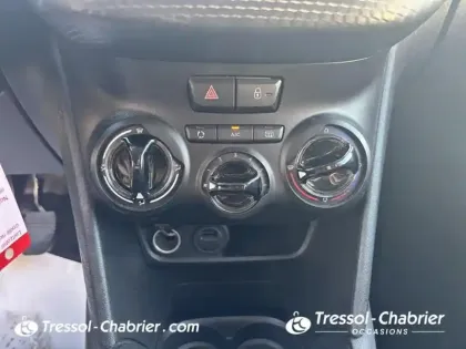 Photo 21 Peugeot 208  PureTech 82ch S&S BVM5 Signature