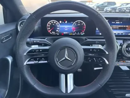 Photo 16 Mercedes Classe A 200 d AMG Line 1770 Li