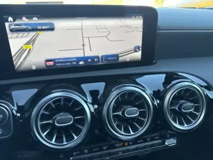 Photo 20 Mercedes Classe A 200 d AMG Line 1770 Li