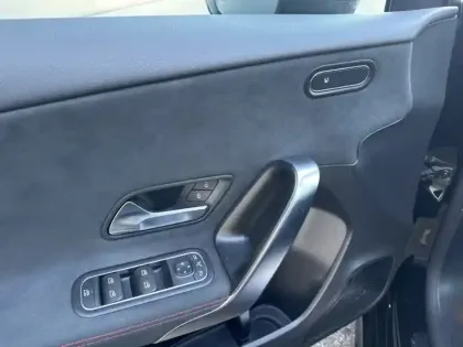 Photo 15 Mercedes Classe A 200 d AMG Line 1770 Li