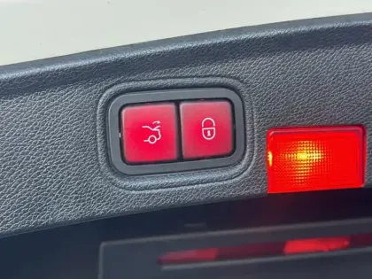 Photo 11 Mercedes Classe C 300 d 4MATIC AMG Line