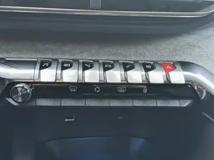 Photo 12 Peugeot 3008  Puretech 130ch S&S EAT8 GT