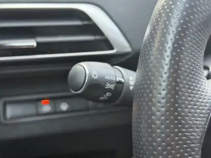 Photo 16 Peugeot 3008  Puretech 130ch S&S EAT8 GT