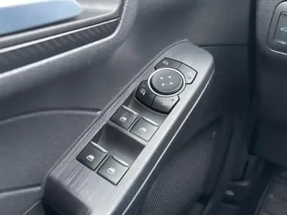 Photo 13 Ford Kuga  2.5 Duratec 180ch Hybrid FlexiFuel ST-Line X Powershift