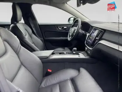 Photo 4 Volvo V60  B4 197CH PLUS STYLE DARK DCT 7 SIEGES CUIR GPS CAMERA CARPLAY