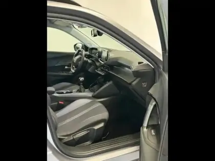 Photo 12 Peugeot 2008  1.2 PureTech 130ch S&S Allure Pack