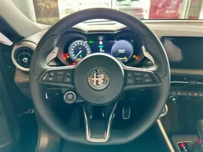 Photo 12 Alfa Romeo Tonale  1.3 Ibrida Plug-In 280ch Veloce AT6 e-Q4