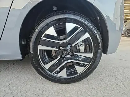 Photo 10 Peugeot 208  1.2 Hybrid 100ch Allure e-DCS6