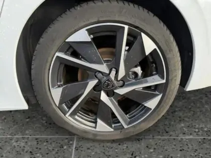 Photo 13 Peugeot 308  1.2 PureTech 130ch S&S Allure Pack