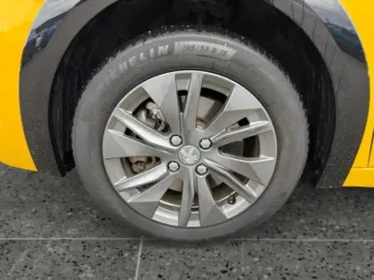 Photo 13 Peugeot 208  e- 136ch Allure Pack