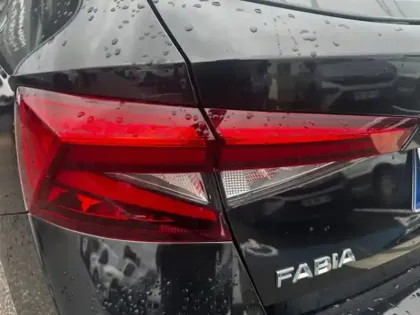 Photo 6 Skoda Fabia  1.0 MPI 80ch Selection