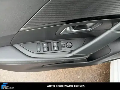 Photo 14 Peugeot 208  e- 136ch GT Pack