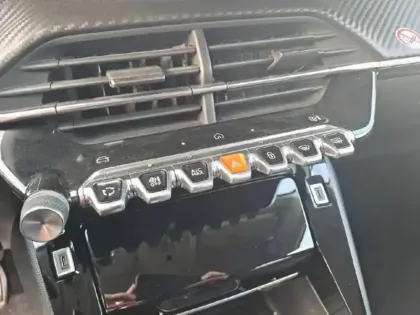 Photo 14 Peugeot 208  1.2 PureTech 100ch S&S Allure