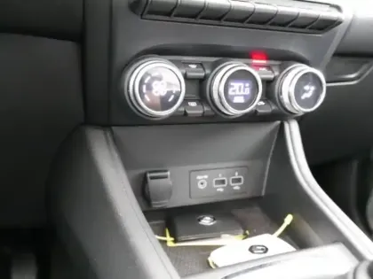 Photo 12 Renault Captur  1.3 TCe 140ch FAP Intens -21